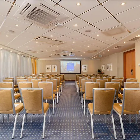Отель Radisson Blu Ridzene Hotel, Рига